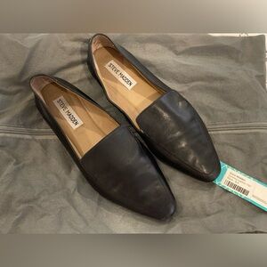 Steve Madden Gemmy Leather Flat Black Woman’s Size 6 1/2 Including Zip Bag *New*